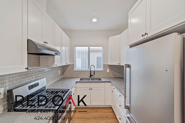 Foto del edificio - Recently Rehabbed, Unique Three Bedroom wi...