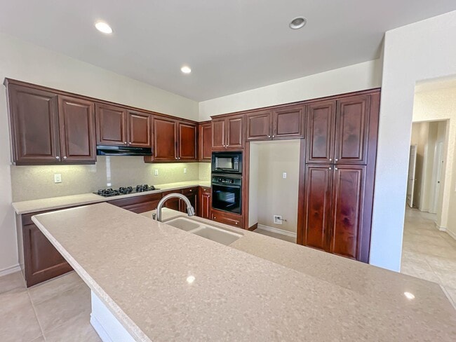 Building Photo - COMING SOON! 55+ Belcaro Community 2 Bedroom Single Story in Valencia!