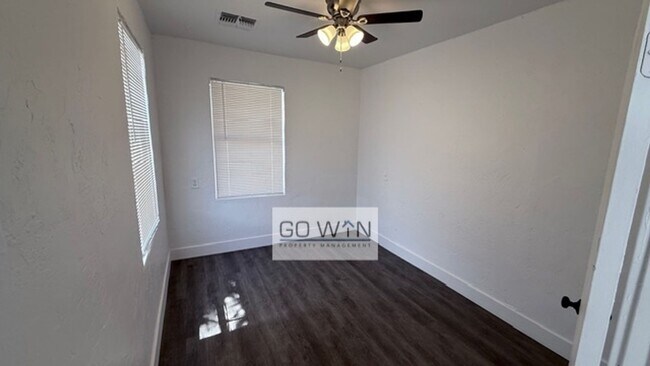 Foto del edificio - 3 Bed/ 1 Bath - House - Amazing Price