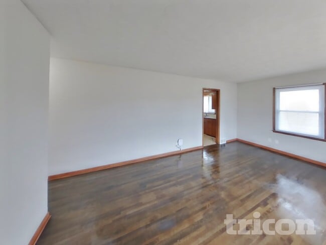 Building Photo - 1633 Sherwood Ave