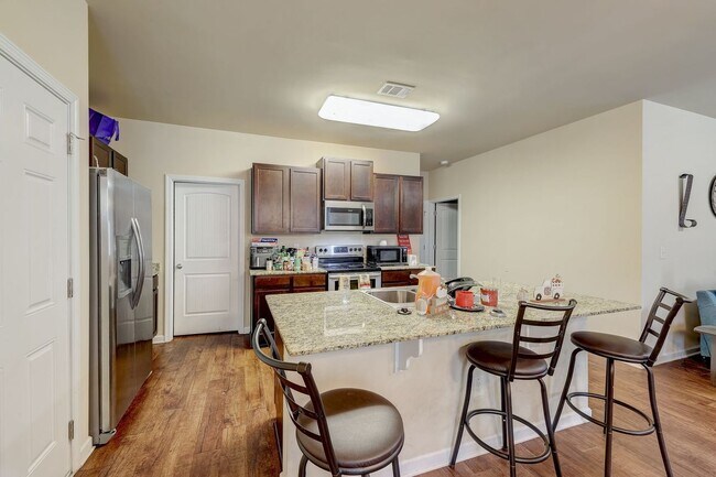 Foto del edificio - 602 Dodson Lake Ct