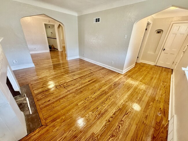 Photo - 8947 Mayfield Ct House