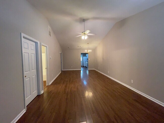 Building Photo - 311 Beech Ln