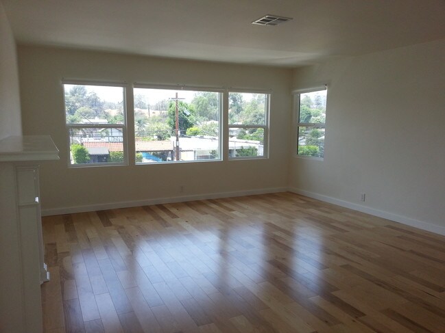 Sala de estar - 2372 Glendale Blvd