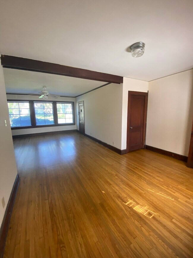 Foto del edificio - 545 E Park Ave