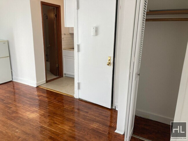 Foto del edificio - NO FEE Studio in Lenox Hill! Won't Stay on...