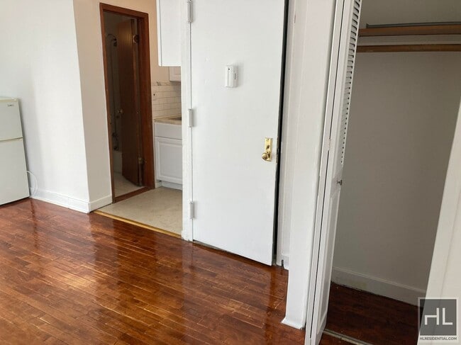 Building Photo - NO FEE Studio in Lenox Hill! Won't Stay on...