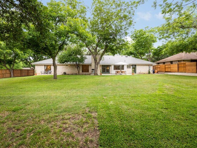 Building Photo - 2300 Toulouse Dr