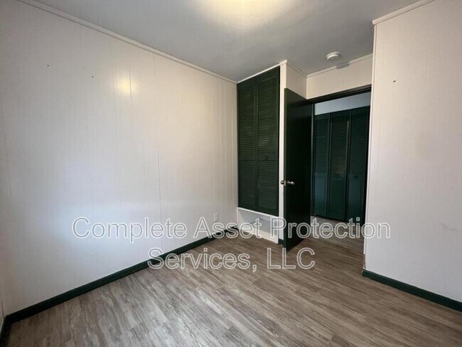 Building Photo - 6424 Grand Ave