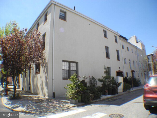 Building Photo - 2304 Naudain St