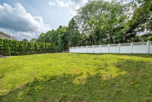 Building Photo - 16 Madden Ave