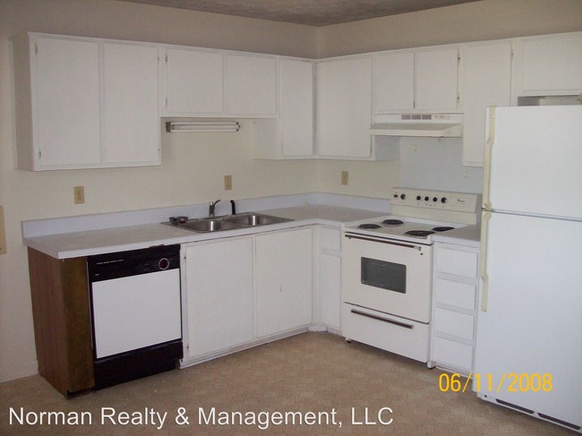 Building Photo - 951-975 Live Oak Dr