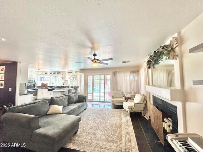Foto del edificio - 7407 E Medina Ave