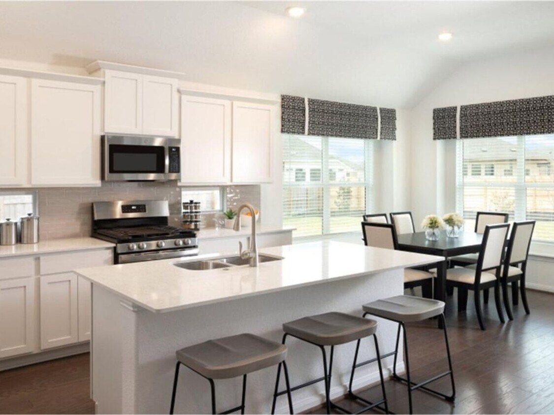 Primary Photo - Spacious 4 Bed 4 Bath Lakeview Home with M...