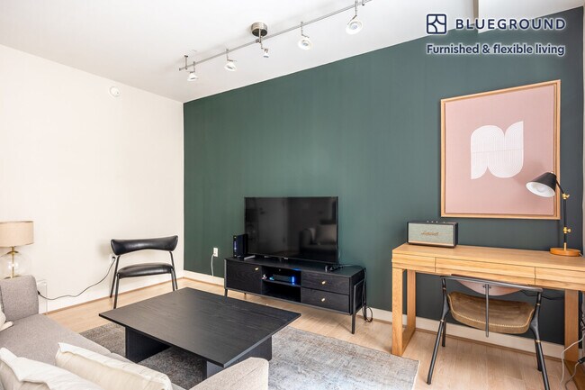 Foto del edificio - 733 15th St NW