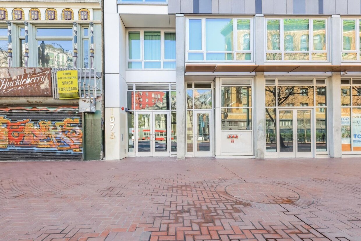 Foto principal - 1075 Market St