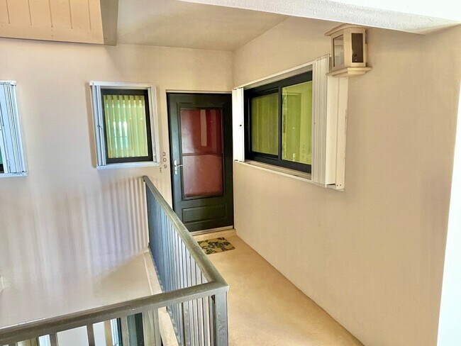Foto del edificio - Application Under Review - 2 BR 2 Bath Con...