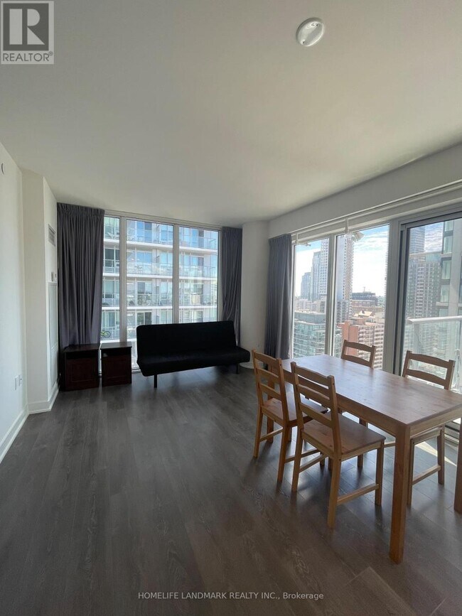 Photo du bâtiment - 99 Broadway Ave
