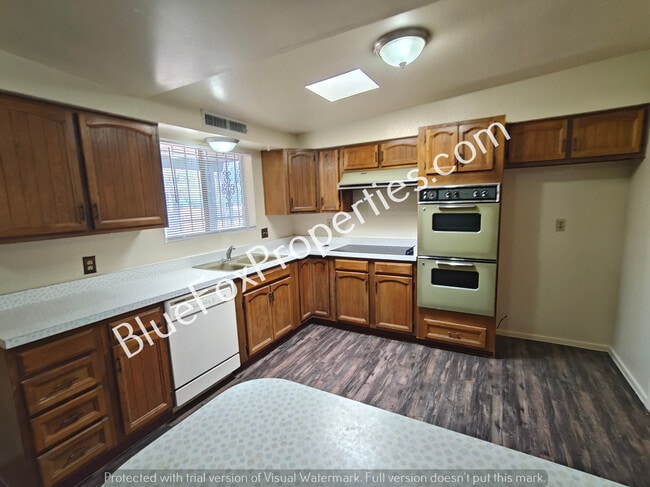 Building Photo - 3116 W Alaska St