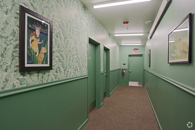 Interior Photo - Margot01