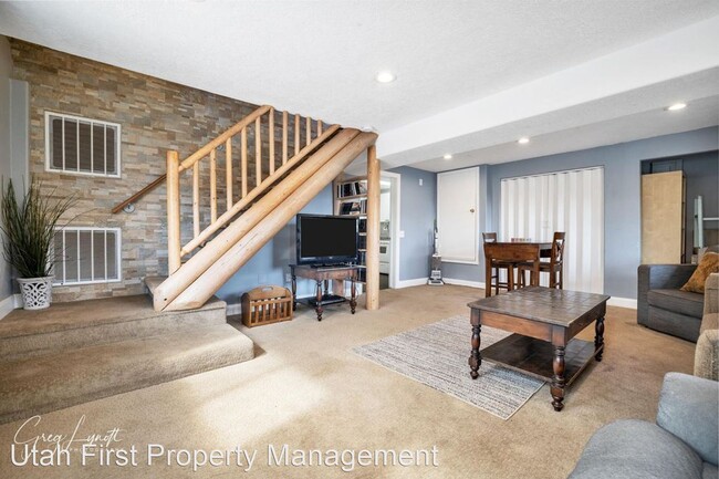 Building Photo - 1 br, 1 bath House - 322 E Hillcrest Cir