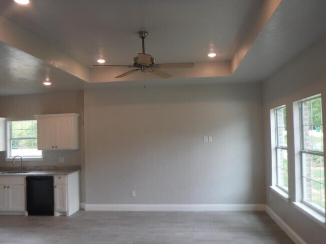 Building Photo - 3333 Dalton St