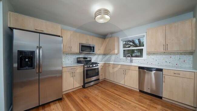 Foto del edificio - Immaculate rancher near Patty Jewett Neighborhood