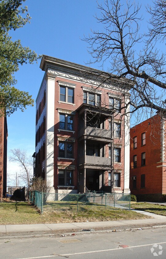 Foto del edificio - 594-596 Wethersfield Ave