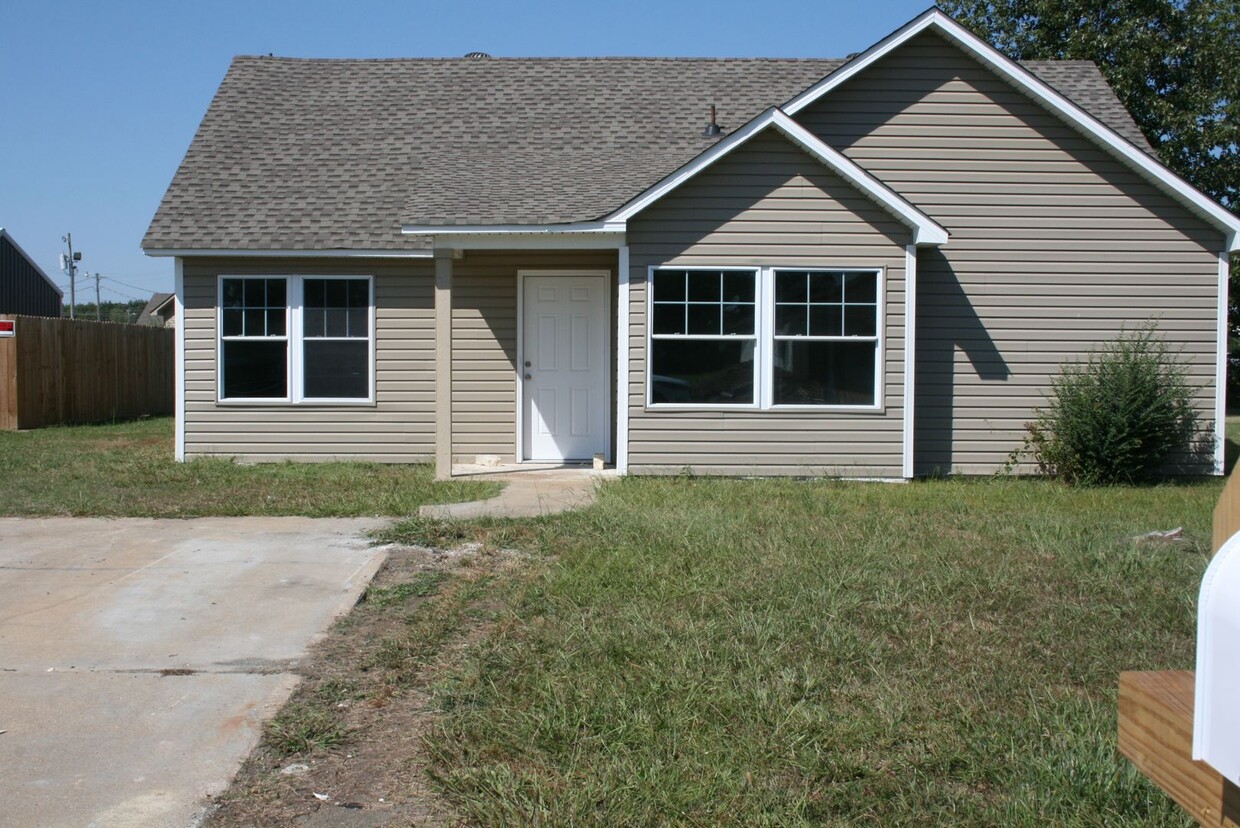 Foto principal - 3 Bedroom, 1.5 Bath Home in Nettleton Scho...