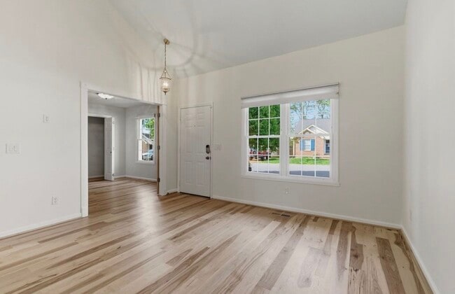 Building Photo - 322 N Birchwood Dr