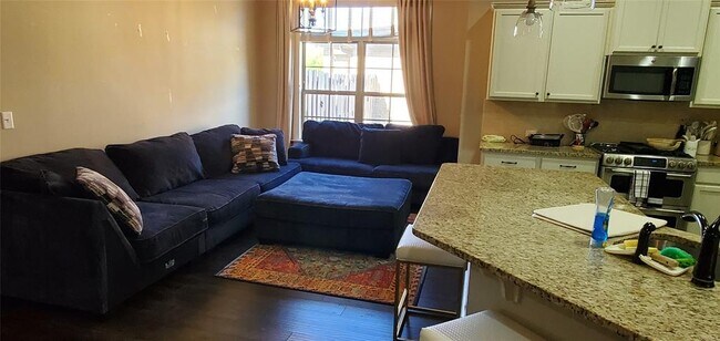 Foto del edificio - 3642 Weston Pl