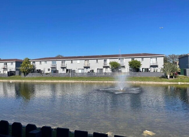 Foto del edificio - 5220 NW 109th Ave