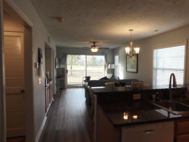 Foto del edificio - 521 White River Dr