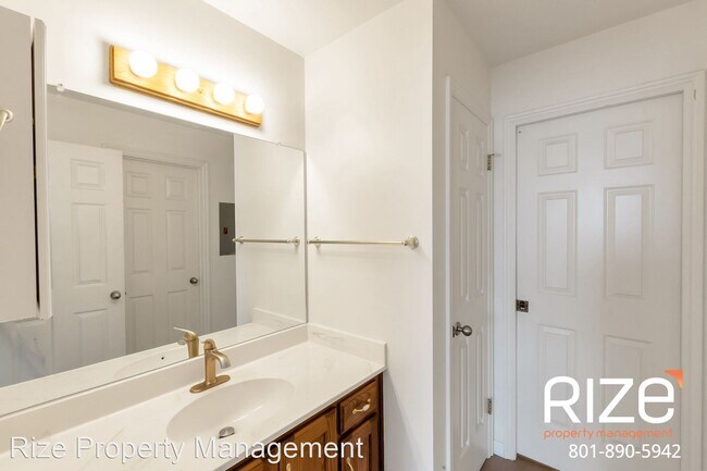 Building Photo - 2 br, 1 bath House - 1833 S West Temple #11