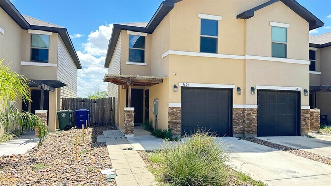 Building Photo - 5609 Montevista Dr