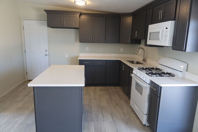 Building Photo - 10465 OMEGA