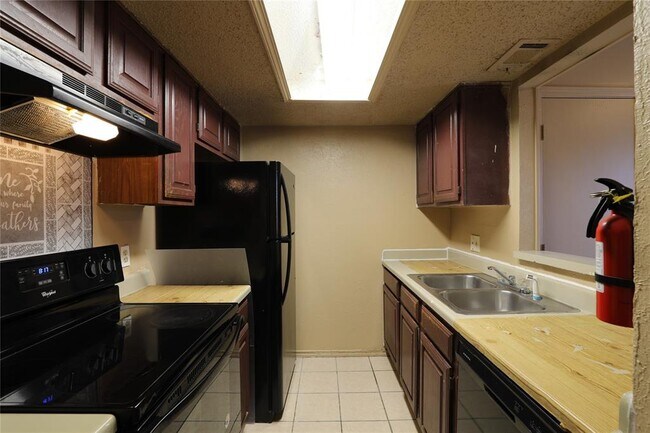 Foto del edificio - 8001 Rothington Rd