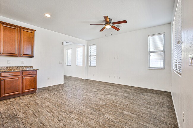 Foto del edificio - 6360 Beavertail Pond Ave