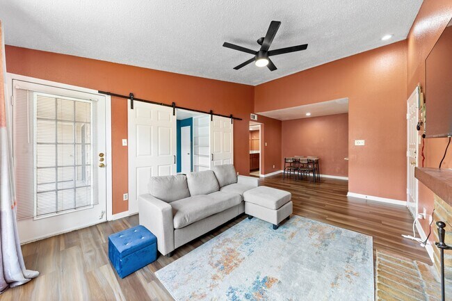 Foto del edificio - 2120 Wilcrest Dr