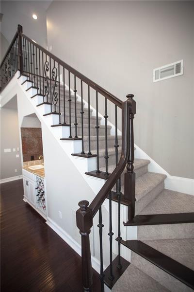 Building Photo - 225 Masters View Ct