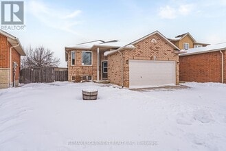 Building Photo - 12 Shadetree Crescent