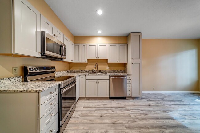 Foto del edificio - 6892-6670 670 E