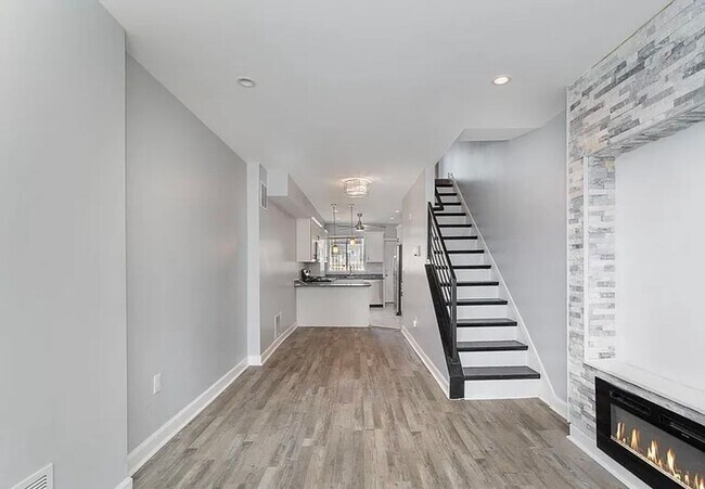Foto del edificio - Stylish, Renovated Home Near Downtown Baltimore! W/D! Central Air! Close to Johns Hopkins Main Ca...