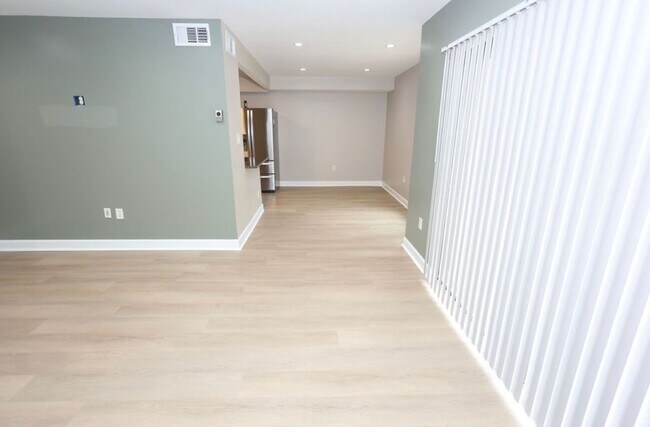 Foto del edificio - 6984 Hanover Pkwy