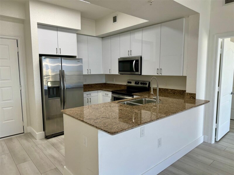Foto principal - 1830 Radius Dr