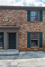 Building Photo - 3071 Colonial Way