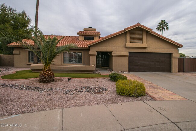 Building Photo - 5735 E Campo Bello Dr