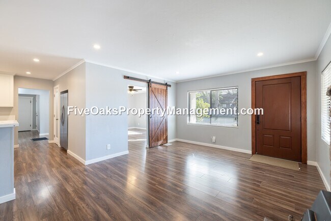 Foto del edificio - 252 Folsom Rd