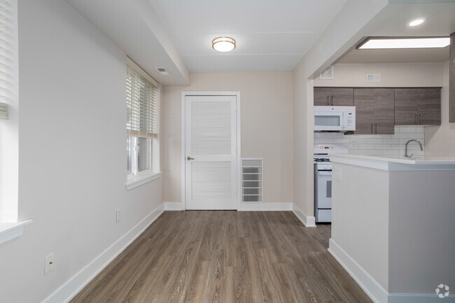 1BR, 1BA - 628SF - Dining Area - Lions Gate Apartments