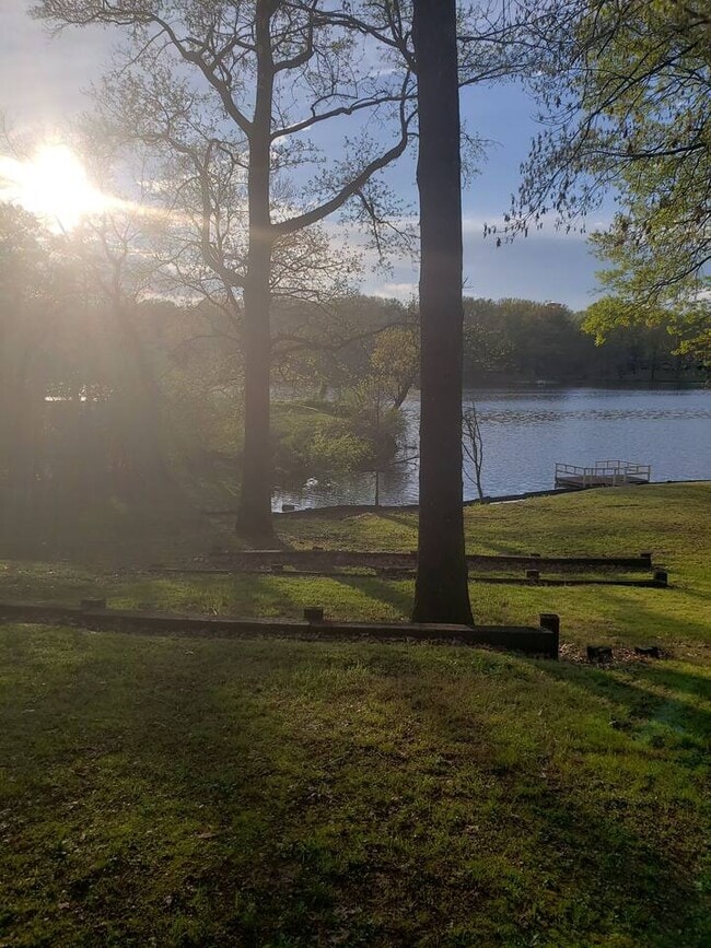 Building Photo - 5041 E Shore Dr